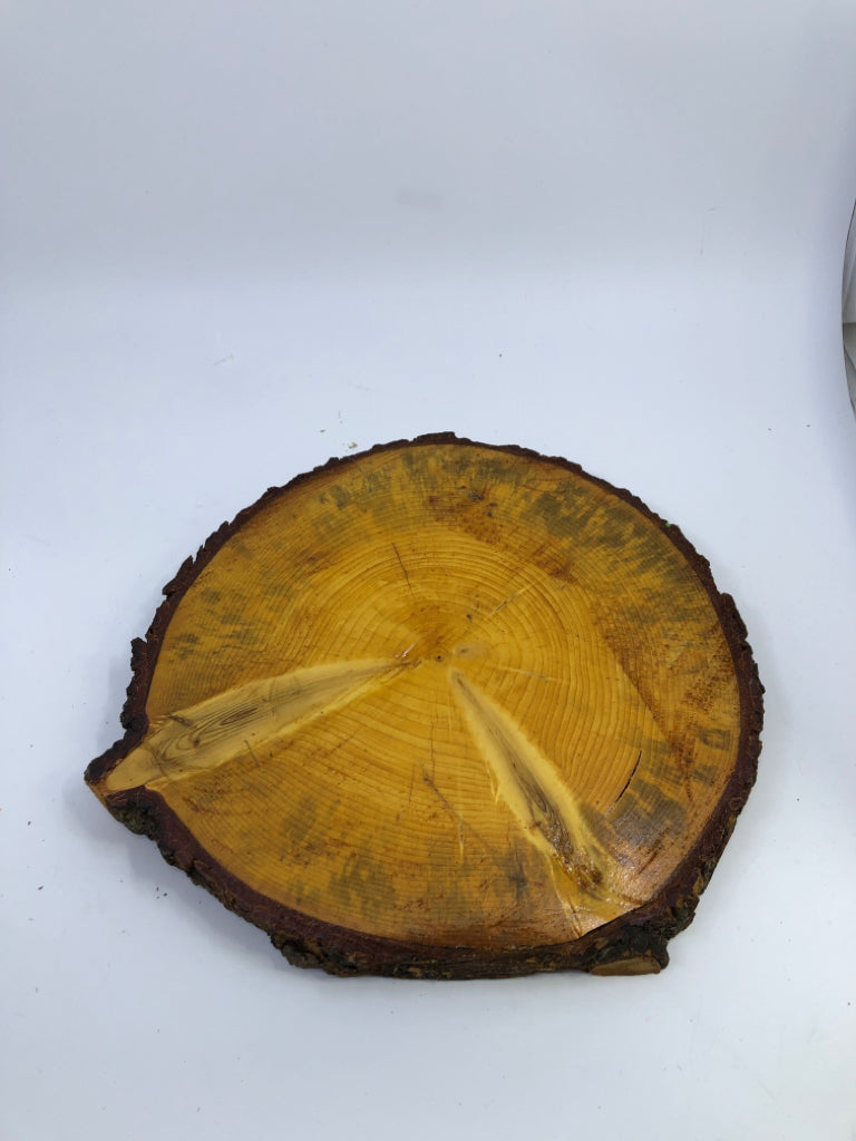 CIRCLE WOOD SLAB CENTERPIECE.