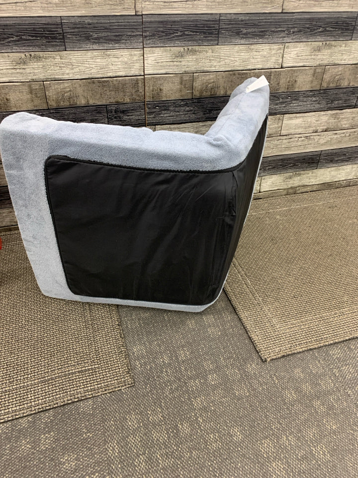 5-POSITION GRAY GORELAX CHAIR W/WASHABLE COVER.