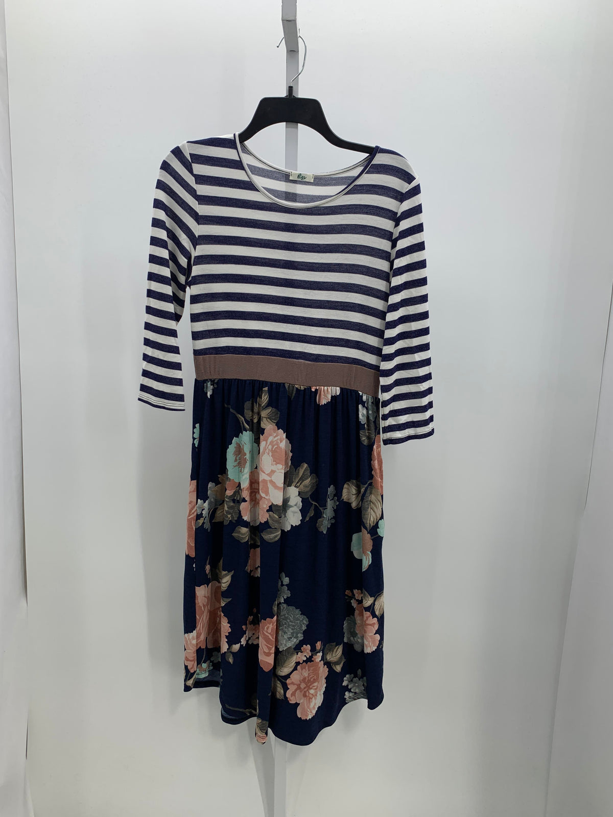 Size Large Misses 3/4 Sleeve Dress