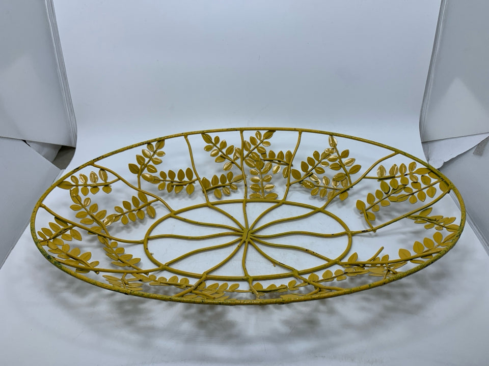 LARGE OVAL METAL BASKET.