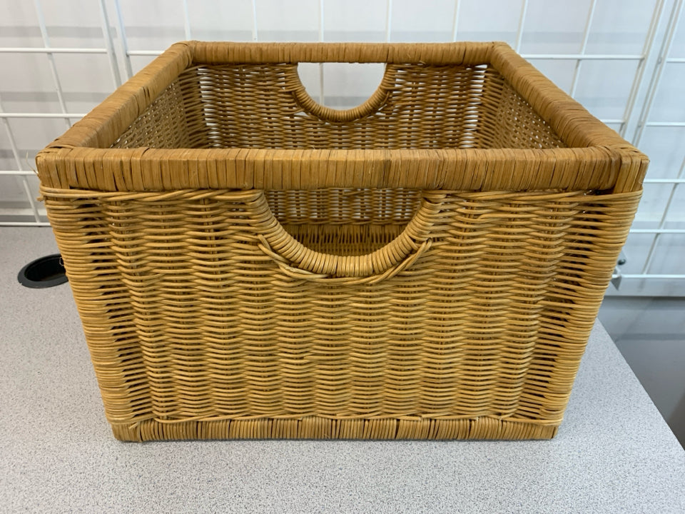 SQUARE TAN WOVEN BASKET W/HANDLES.