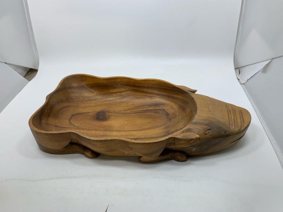 LARGE WOOD CARVED PIG CENTERPIECE BOWL.