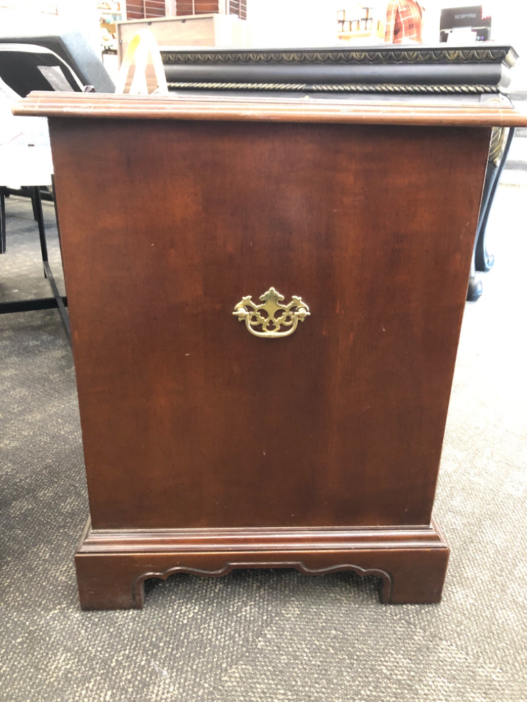 SMALL DARK WOOD 4 DRAWER DRESSER/SIDE TABLE DREXEL GOLD HARDWARE.