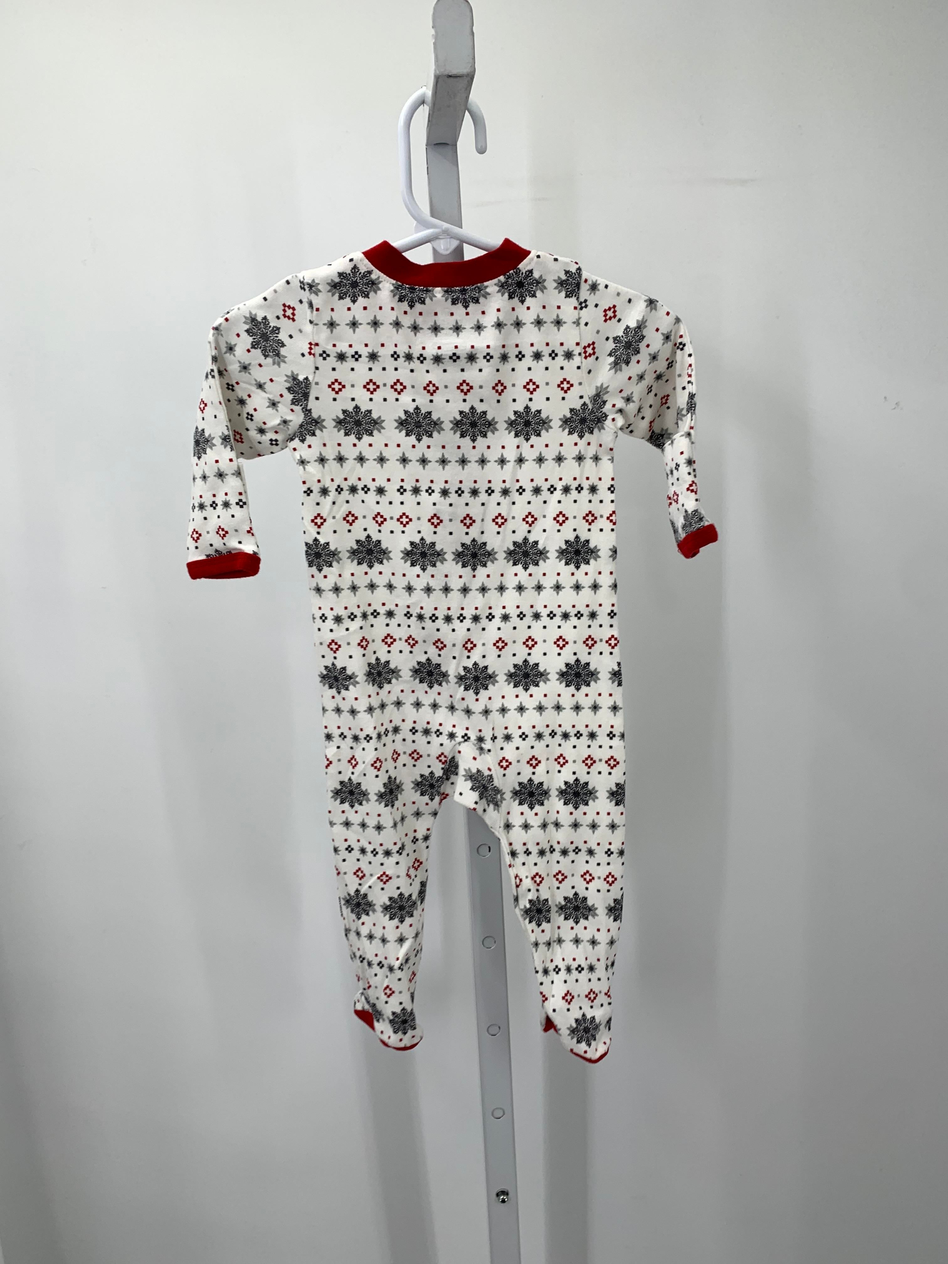 BLACK RED SNOWFLAKES PATTERN.