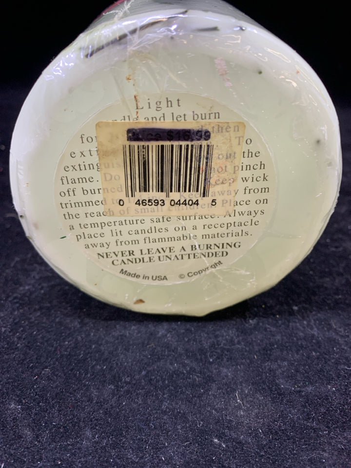 FLORAL PILLAR CANDLE.