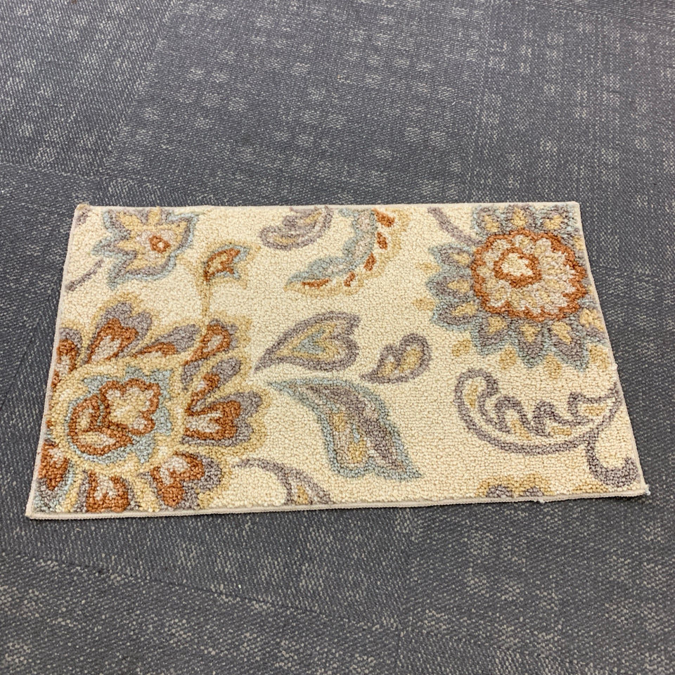 ORANGE FLORAL BATH MAT.