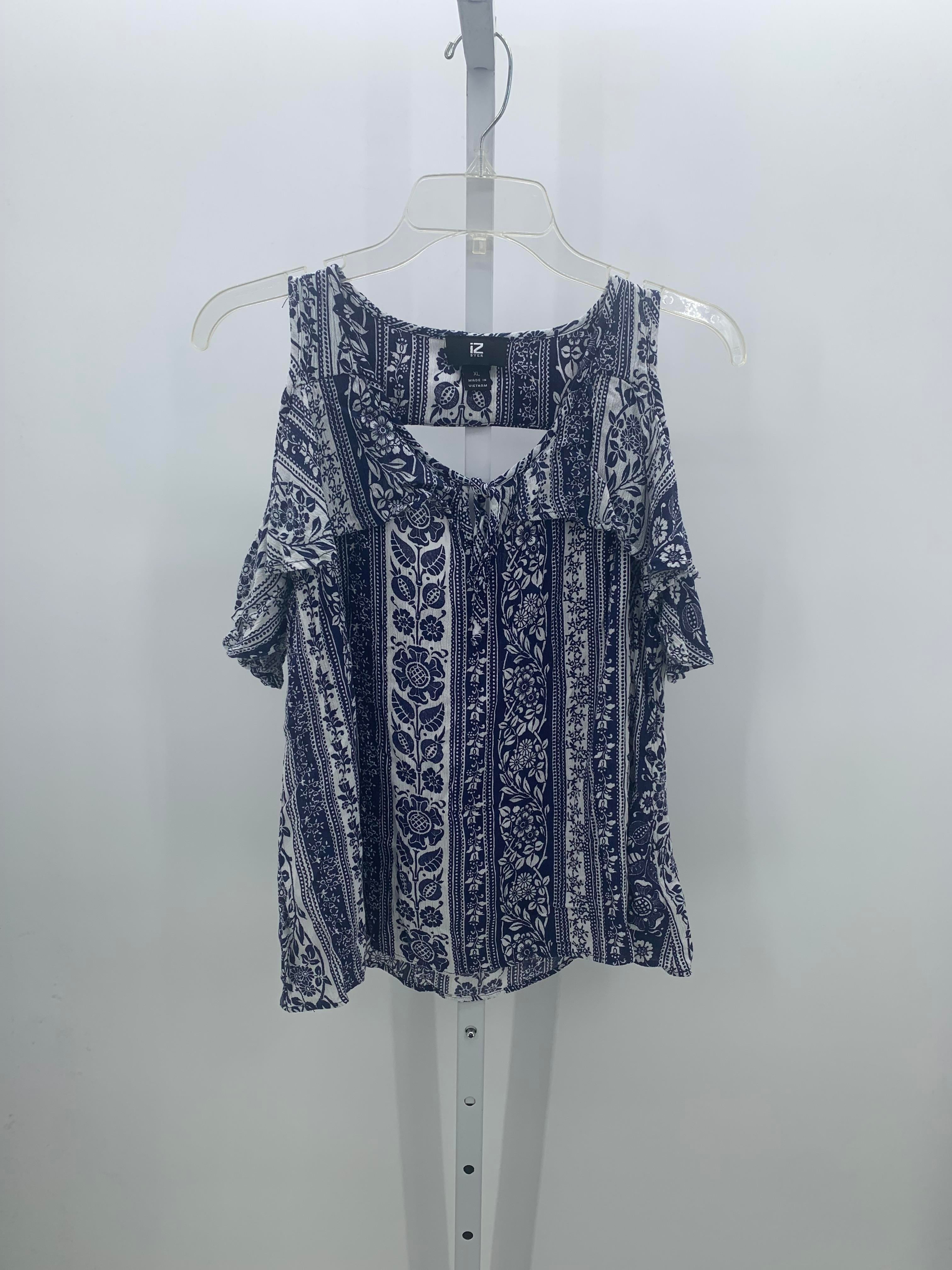 IZ Byer Size Extra Large Juniors Short Sleeve Shirt
