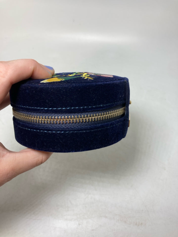 Wolf Zoe Velvet Embroidered Travel Circle Jewelry Case *Minor Pink Marks Inside