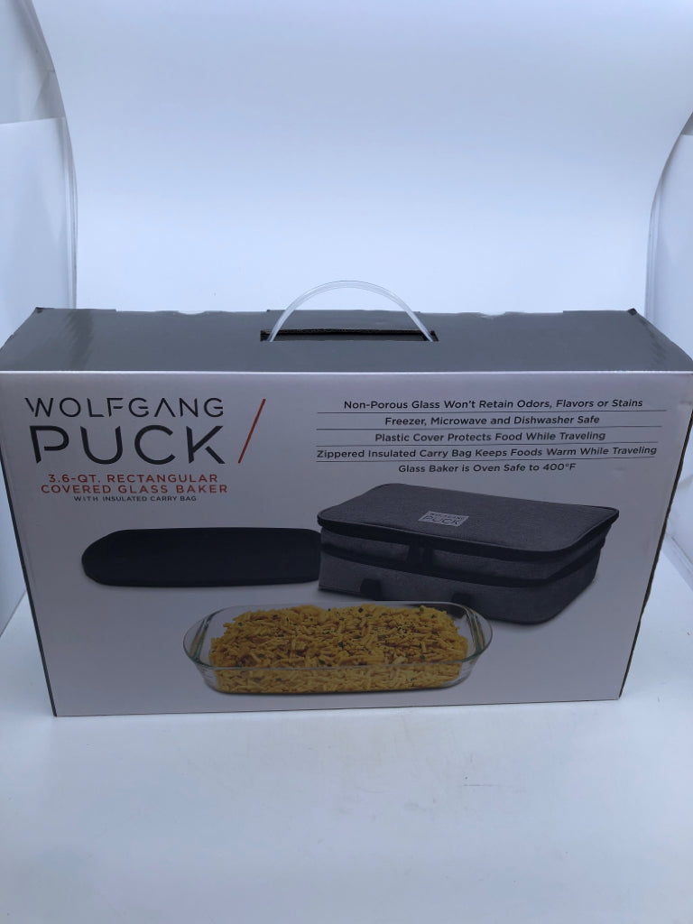NIB RECTANGULAR COVERED GLASS BAKING DISH W/ INSULATED CARRY BAG.