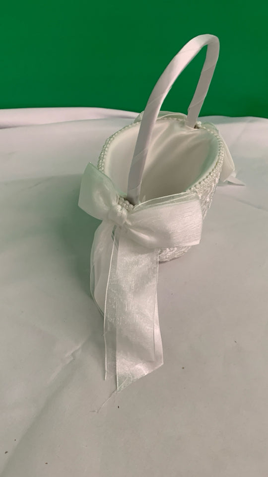 NIP FLOWER GIRL BASKET.