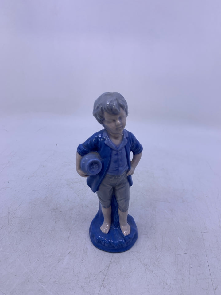 BLUE/GREY BOY W/ HAND ON HIL HOLDING VASE FIGURINE.