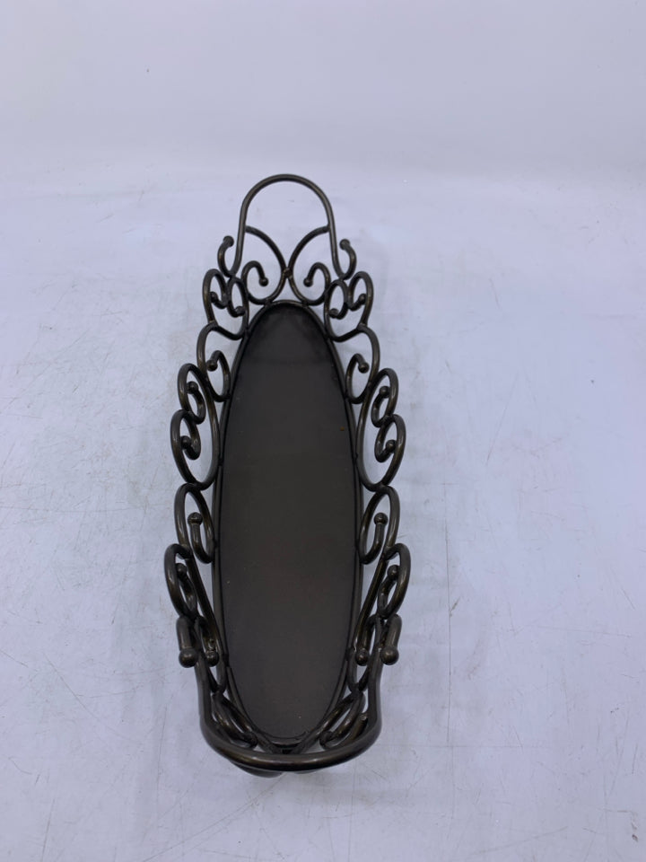SMALL METAL OVAL SERVER.