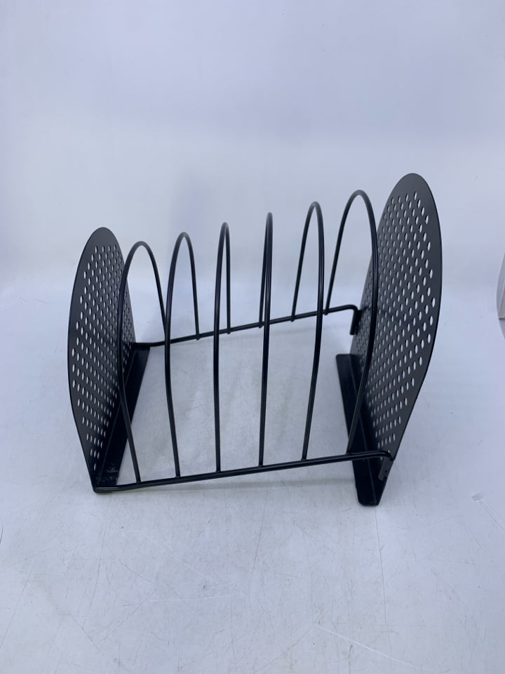 BLACK METAL 7 SLOT PAPER FILE.
