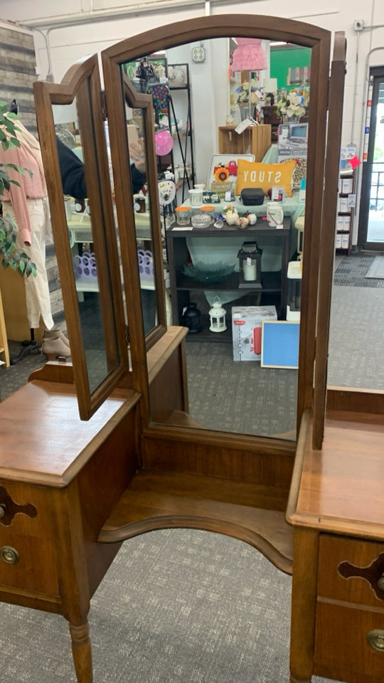 VTG WOOD VANITY W/ 4 DRAWERS W/ LINERS ON WHEELS FOLDABLE MIRROR.
