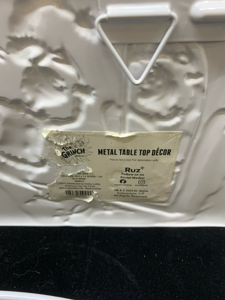 METAL TABLE TOP GRINCH SIGN.