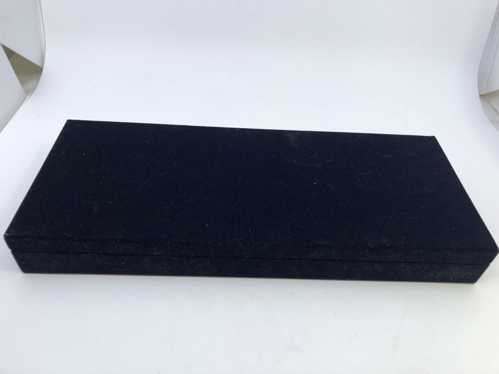 2PC SILVER CAKE SERVING SET.