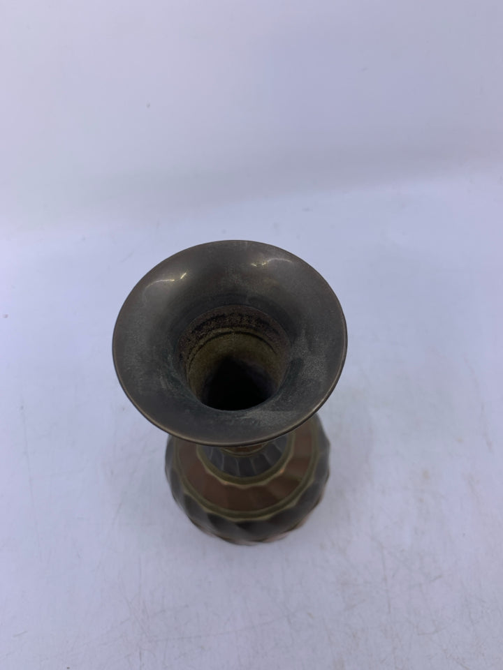 MULTI TONED METALS RIBBED FLARED NECK VASE.