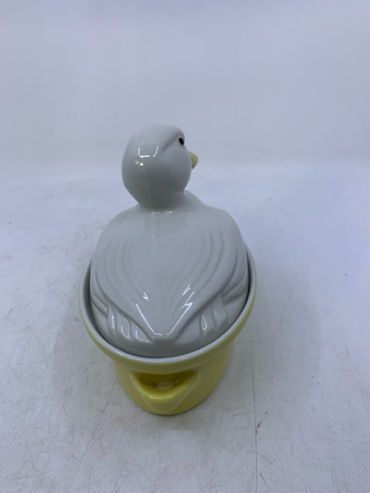 VTG SMALL HALL CARBONE OVAL DUCK COVERED CASSEROLE BAKING DISH YELLOW.