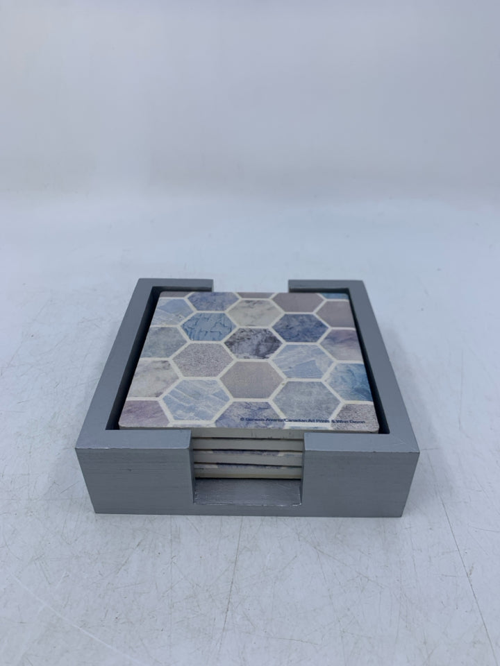 4 TILE COASTERS HEXAGON PATTER IN SILVER STAND.