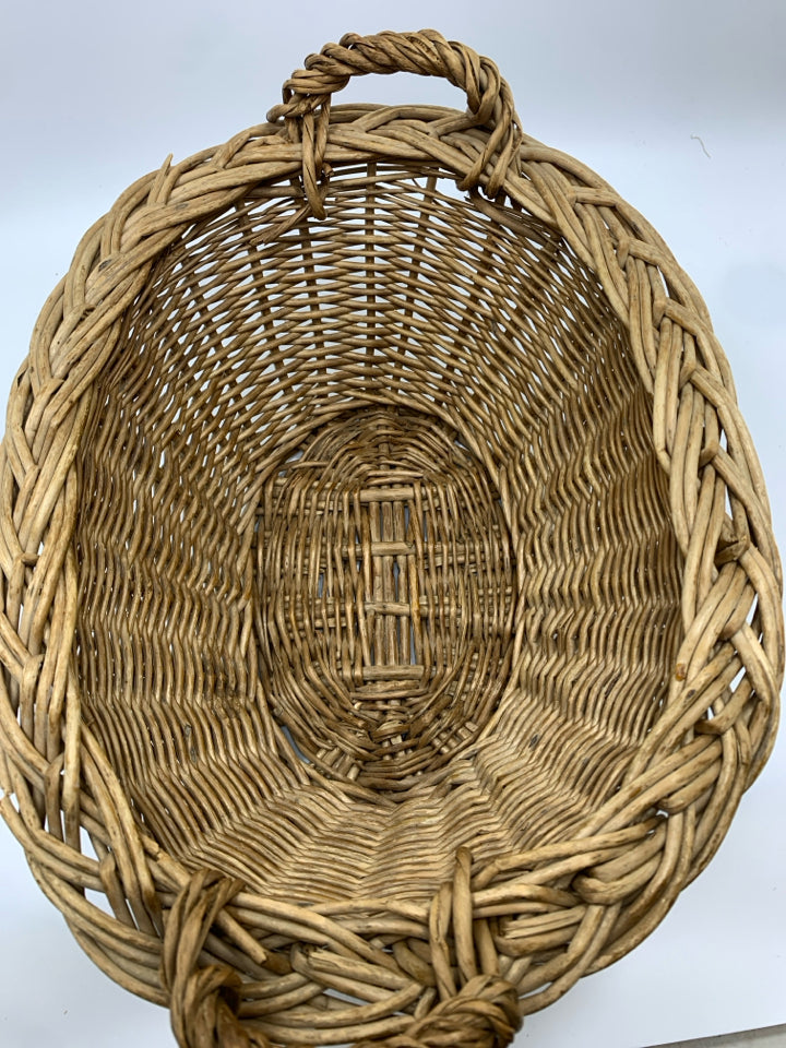 OVAL WICKER BASKET W/HANDLES.
