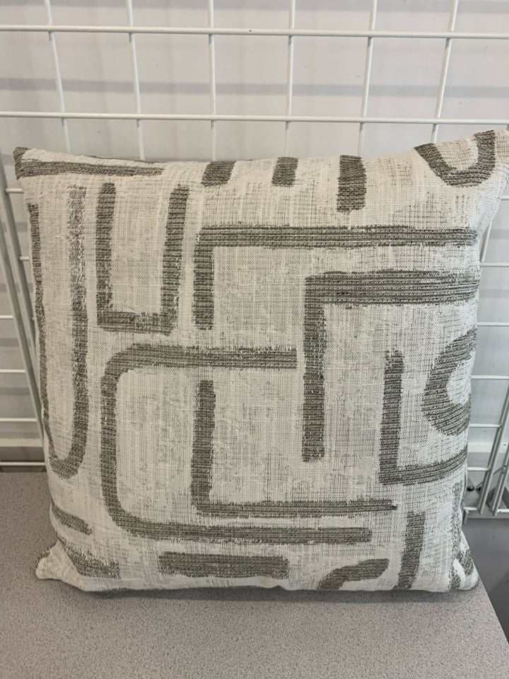 WHITE PILLOW W/ GREY GEOMETRIC DESIGN.