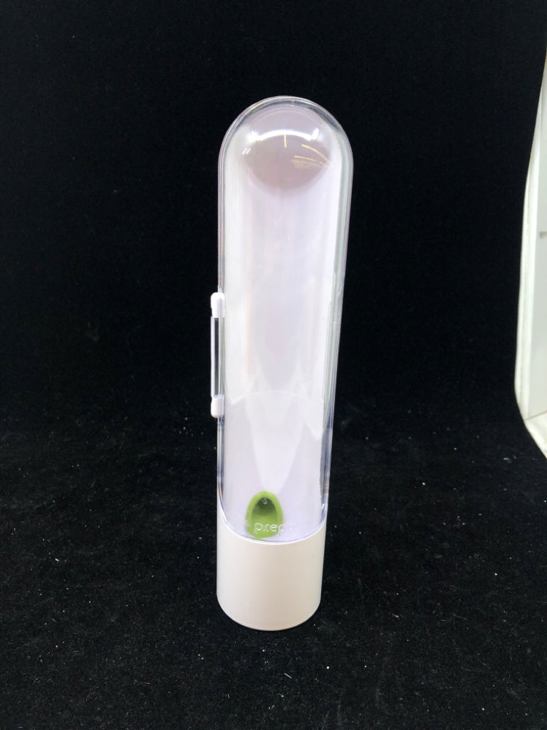 WHITE PLASTIC HERB SAVER.