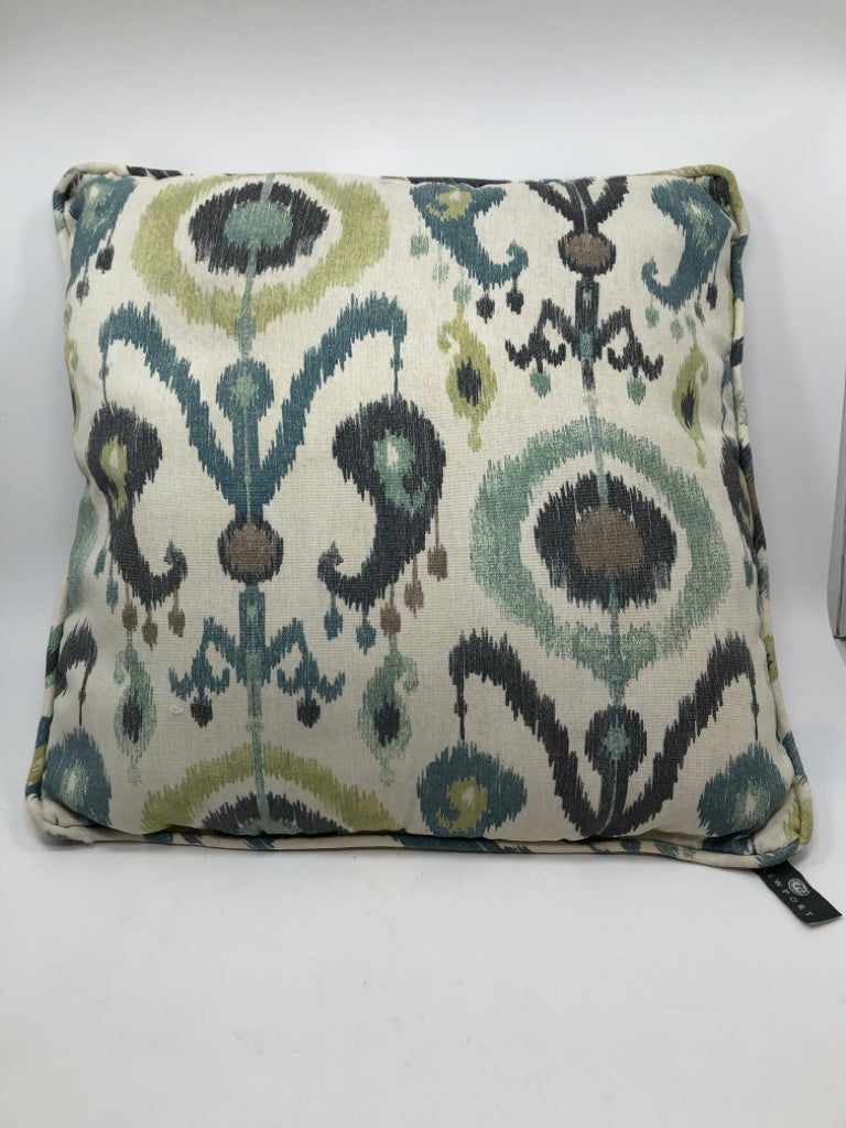 BLUE & GREEN DETAILED PILLOW.