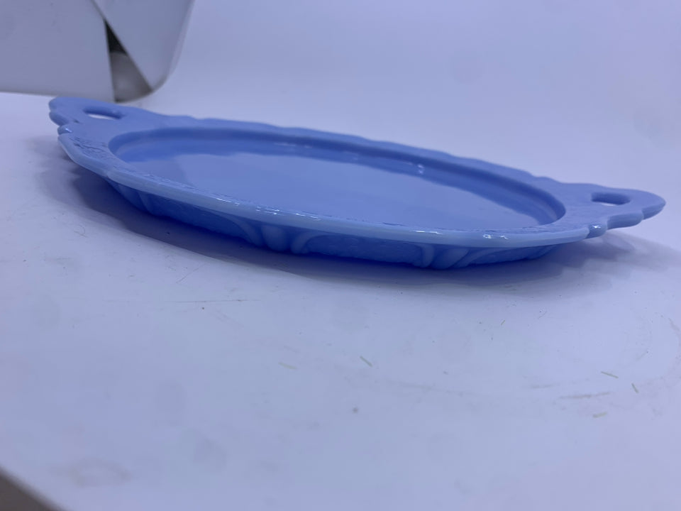 VTG LIGHT BLUE ROUND ETCHED FLORAL SERVING DISH.