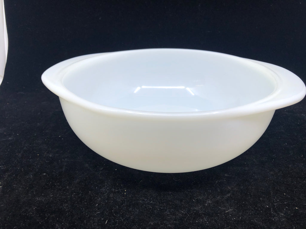 VTG WHITE PYREX BOWL W HANDLES.