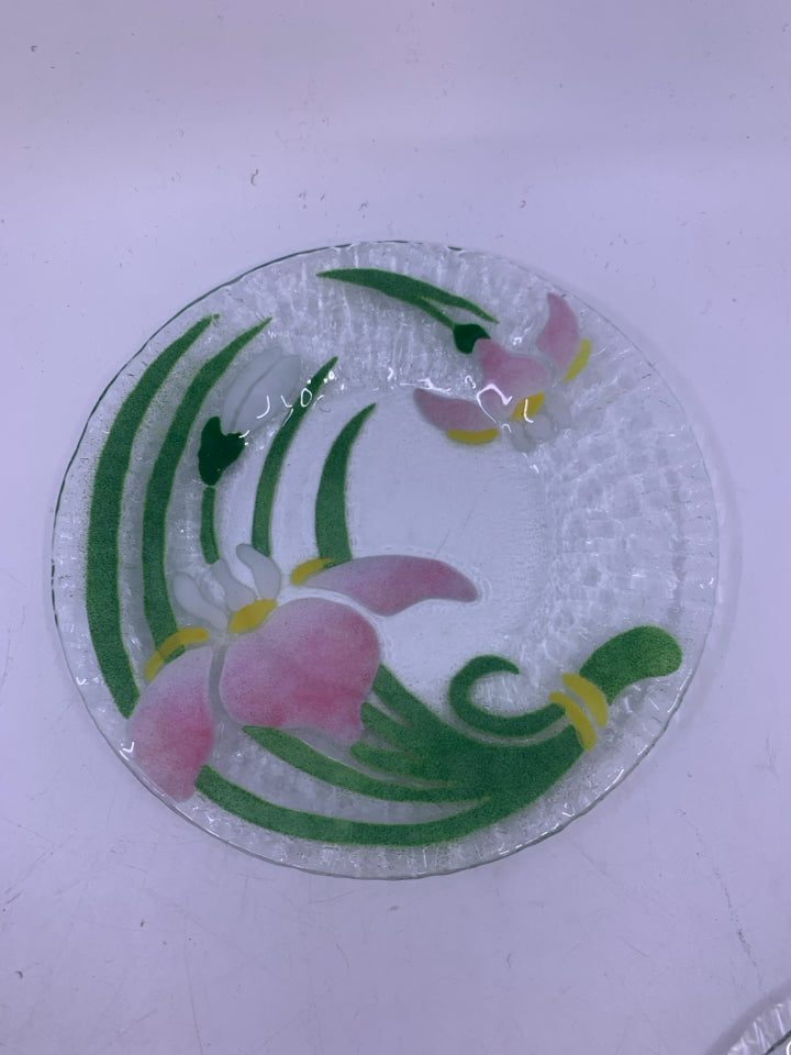 6 ASSORTED FUSED GLASS FLORAL LUNCH PLATES.