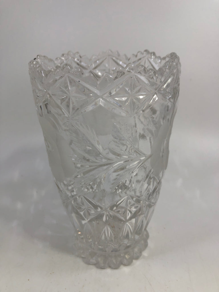 FROSTED FLOWERS CUT GLASS VASE W/SAWTOOTH RIM.
