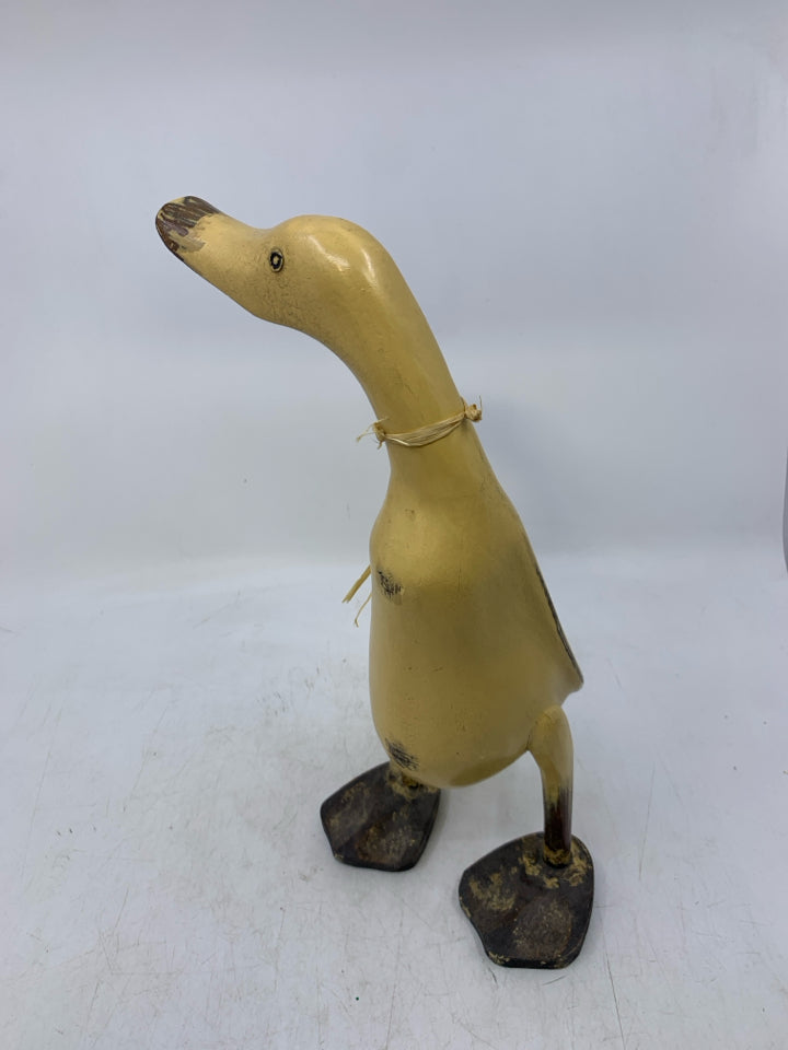 WOOD YELLOW DUCK.