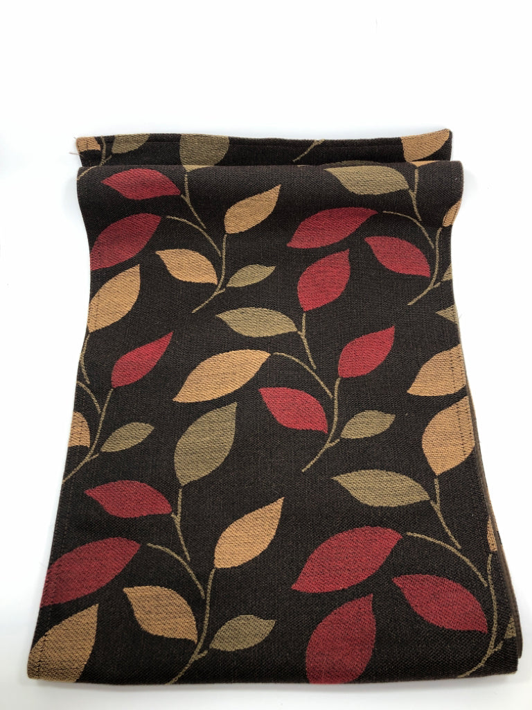 COLORFUL LEAVES TABLE RUNNER W/BROWN BG.