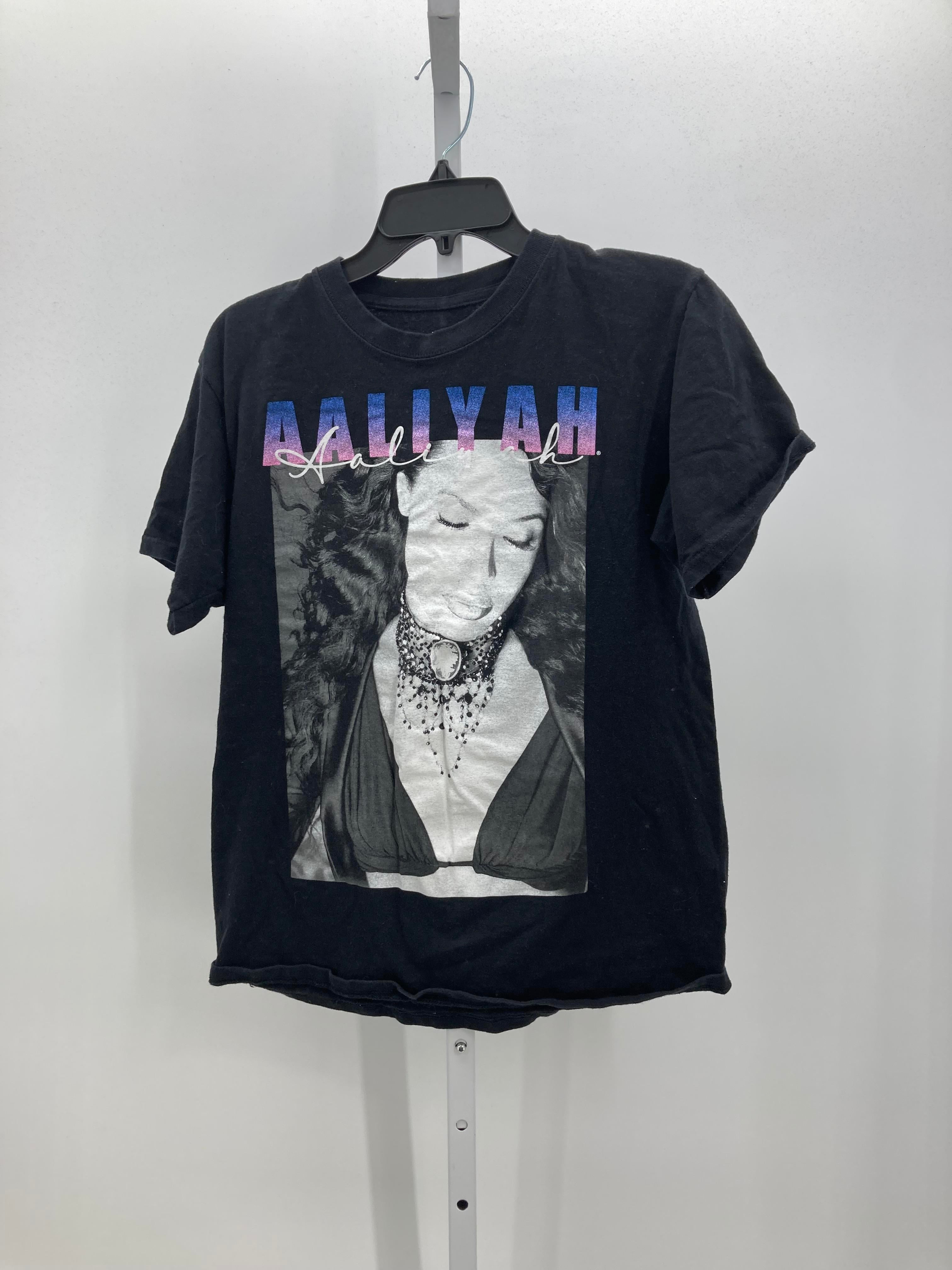 Size Medium Juniors Short Sleeve Shirt