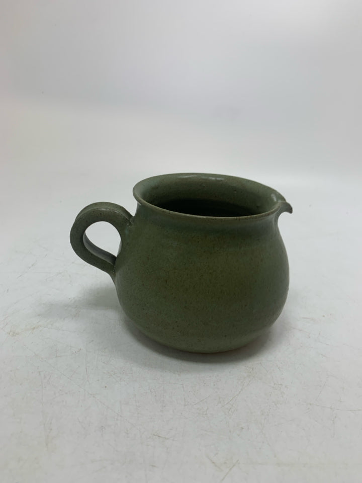 SHORT MATTE DARK GREEN CREAMER.