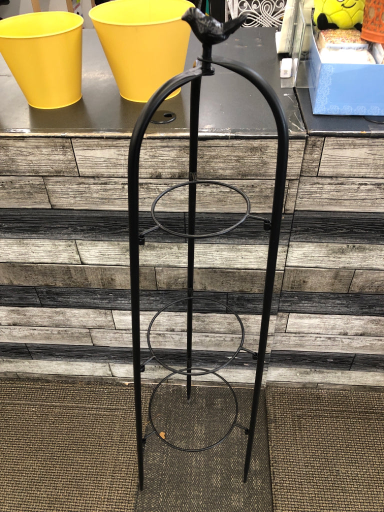 BLACK 3 LEG PLANT STAND W/3 YELLOW POTS.