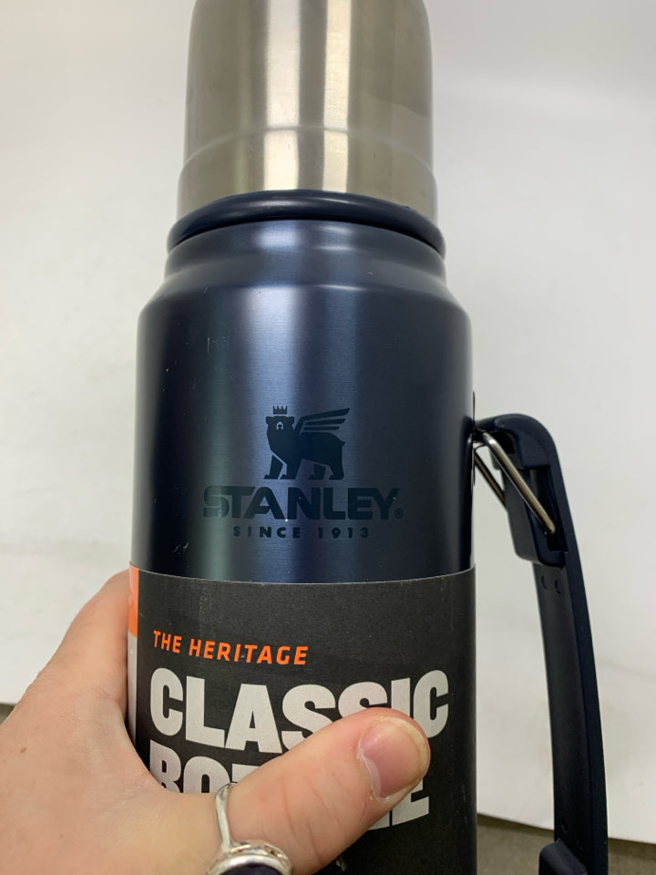 NWT HERITAGE CLASSIC BOTTLE STAINLESS W/ HANDLE.