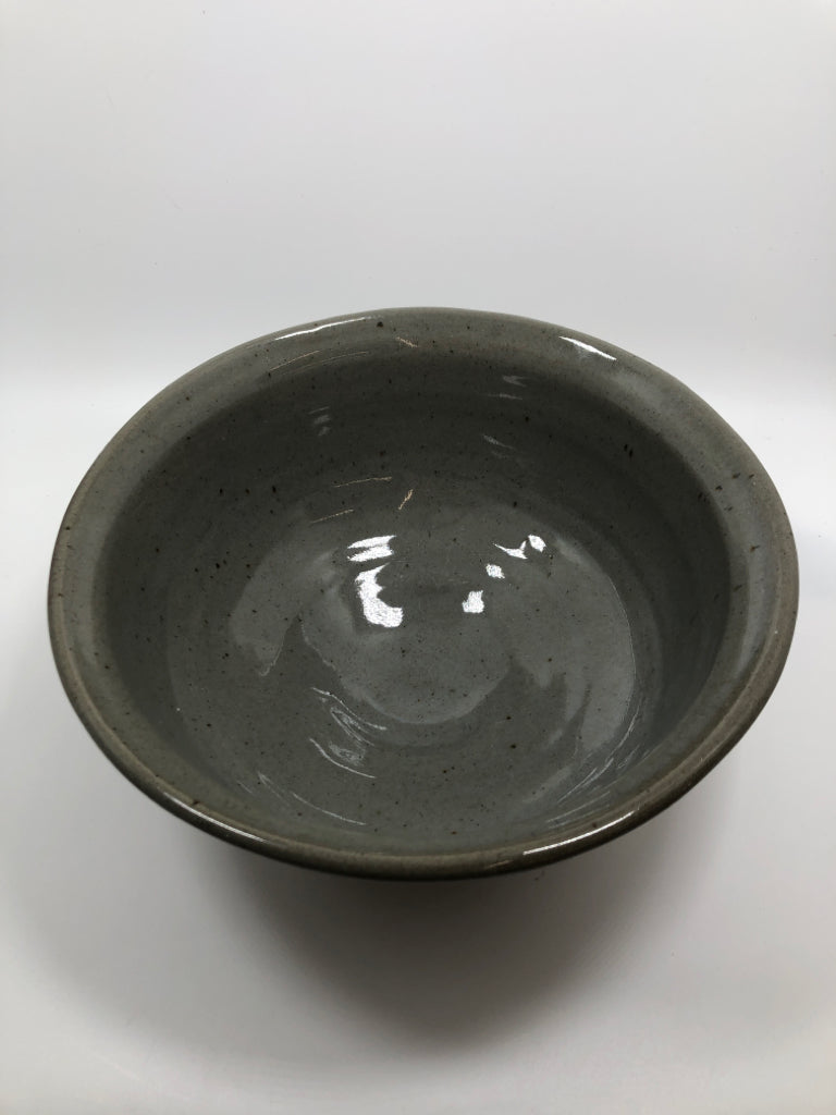GREY POTTERY GLAZED SPECKLED BOWL.
