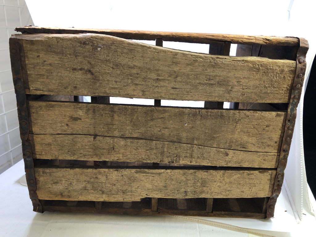 VTG WOOD ELK CLUB BOTTLE CRATE.