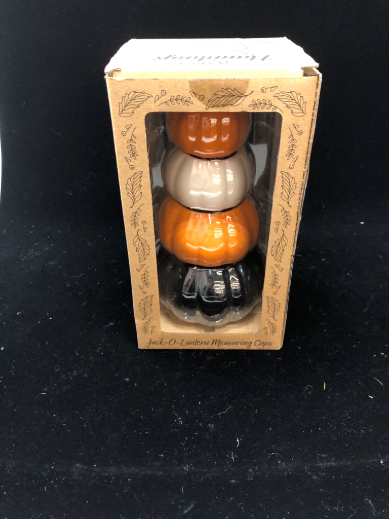 NIB JACK-O-LANTERN MEASURING CUPS.