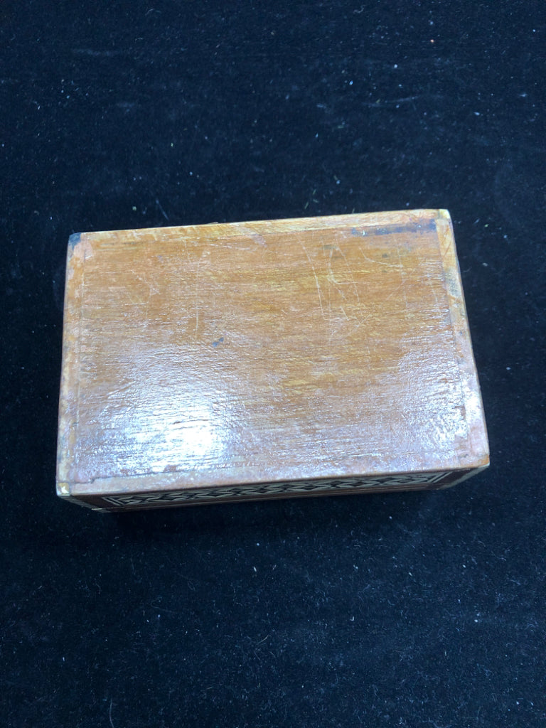 STAR OF DAVID MOTHER OF PEARL TRINKET BOX.