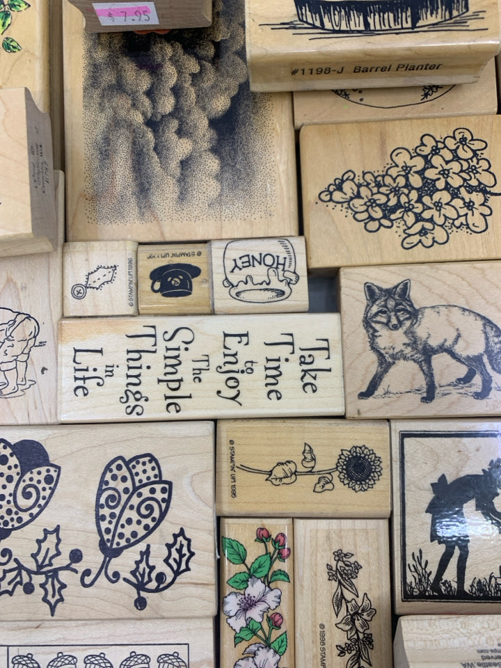 35 ASSORTED STAMPS IN CLEAR PLASTIC CASE.