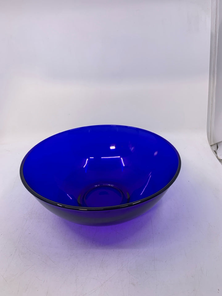 GLASS MIXING BOWL.