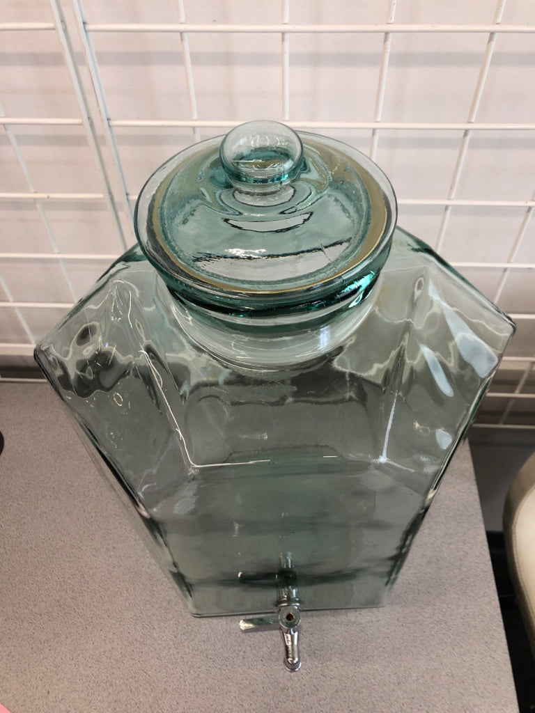JUMBO STRUCTURAL GLASS DRINK DISPENSER.