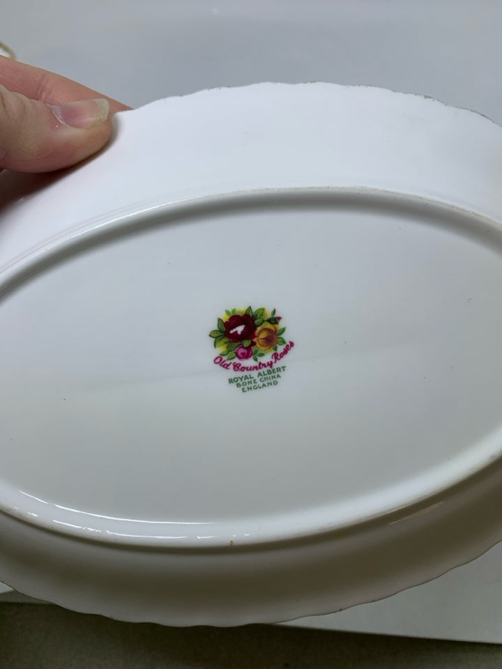 VTG 2PC GRAVY BOAT W/ UNDERPLATE GOLD EDGE.