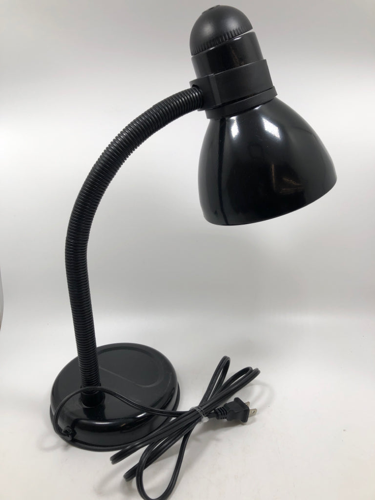 BLACK ADJUSTABLE DESK LAMP.