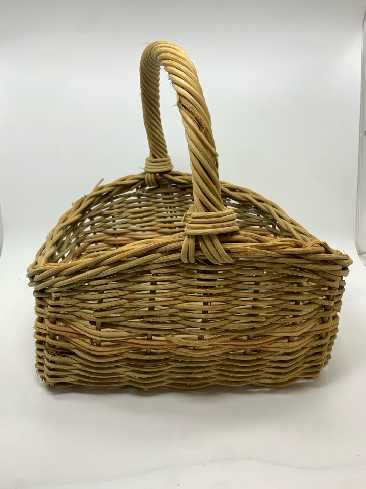 RUSTIC BASKET W/WICKER BOW.