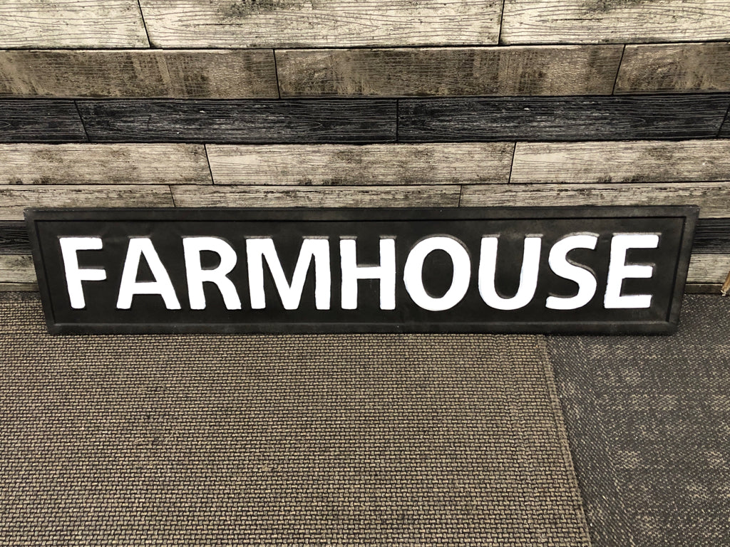 METAL FARMHOUSE SIGN.