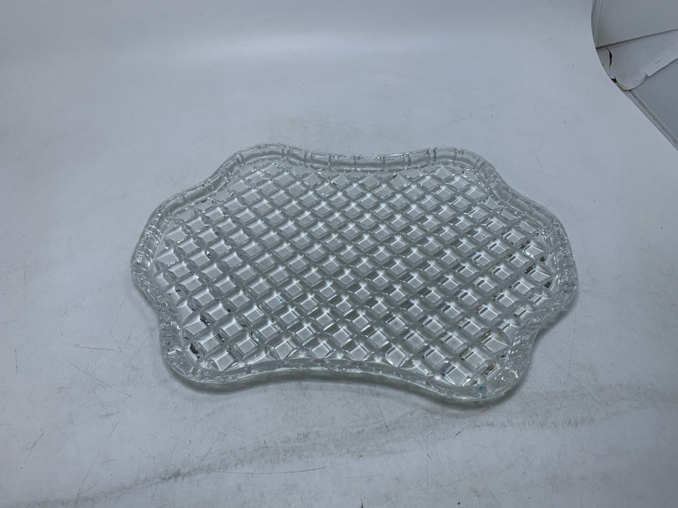 HEAVY GLASS DIAMOND PATTERN TRAY.
