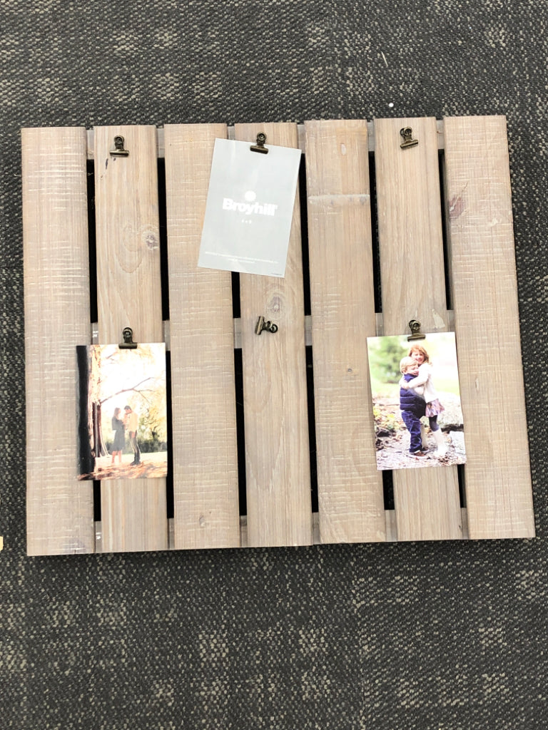 GRAY WOOD PHOTO HOLDER.